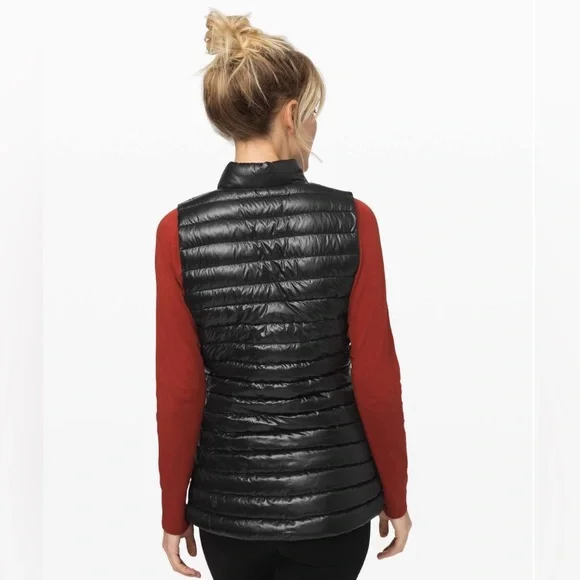 Lululemon Pack It Down Vest in black shine - Picture 3 of 16